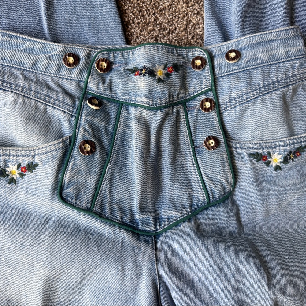Blue Boyfriend Jeans with Unique Pocket Design